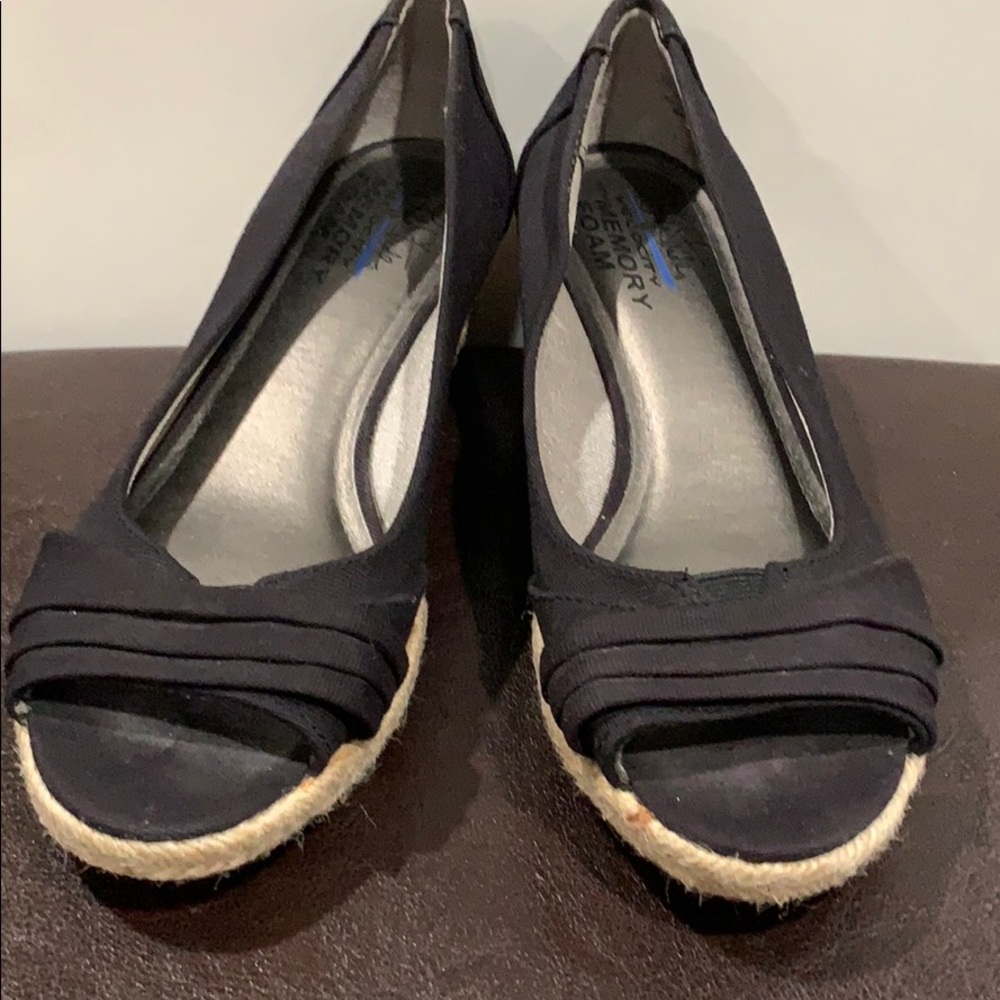 Life Stride memory foam Peep toe espadrilles
